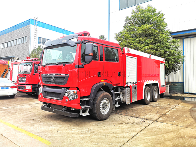 国六12吨重汽后双桥水罐消防车