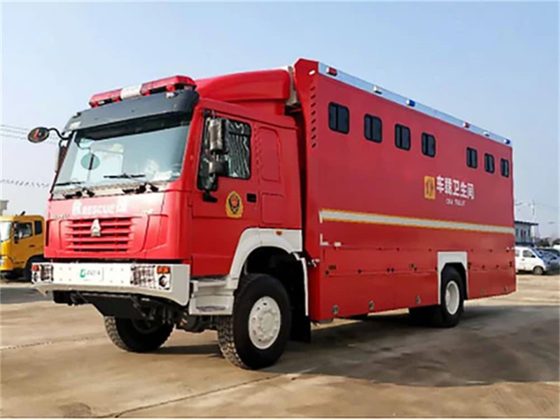 重汽厕所车