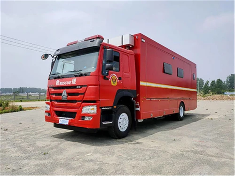 重汽豪沃宿营车（24人）