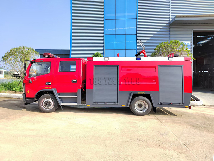 5吨东风水罐消防车 新款新工艺