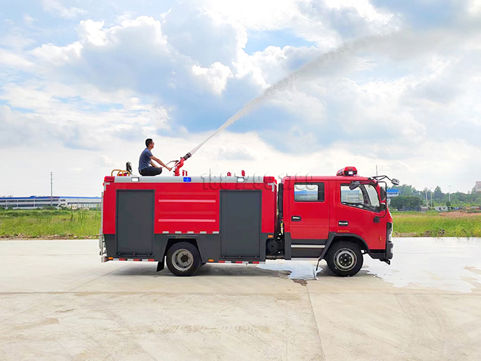 5吨东风水罐消防车 新款新工艺