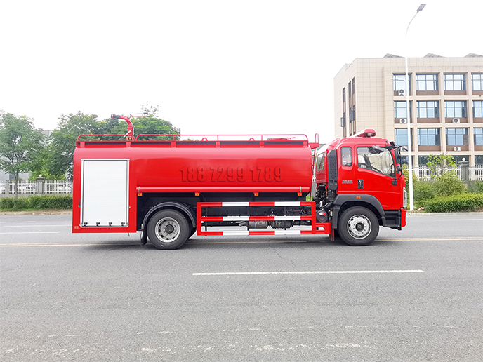 国六 重汽12吨消防洒水车