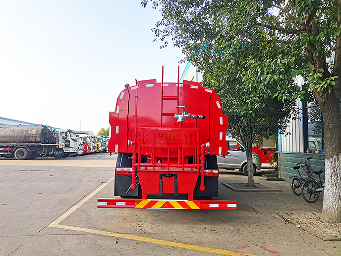 国六 东风10吨消防洒水车