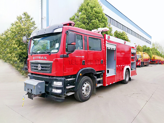 国六 重汽汕德卡城市主战消防车