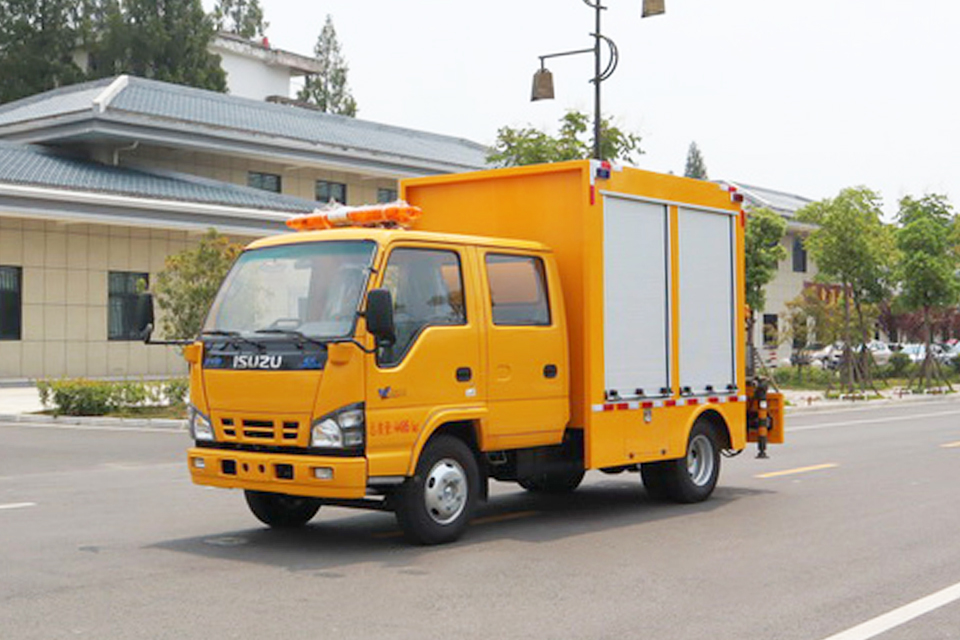 五十铃带吊救险车